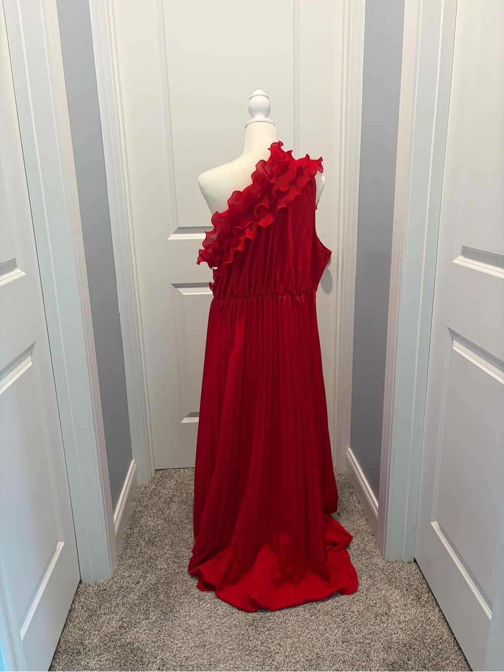 Ladies One-Shoulder Red Ruffle Maxi Dress - Picture 4 of 6